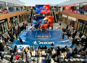 开云体育在线-篮球比赛现场观众参与互动热烈，气氛火爆欢乐的简单介绍