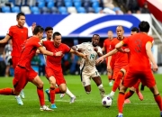 开云下载-足球比赛战况激烈，球员们拼尽全力