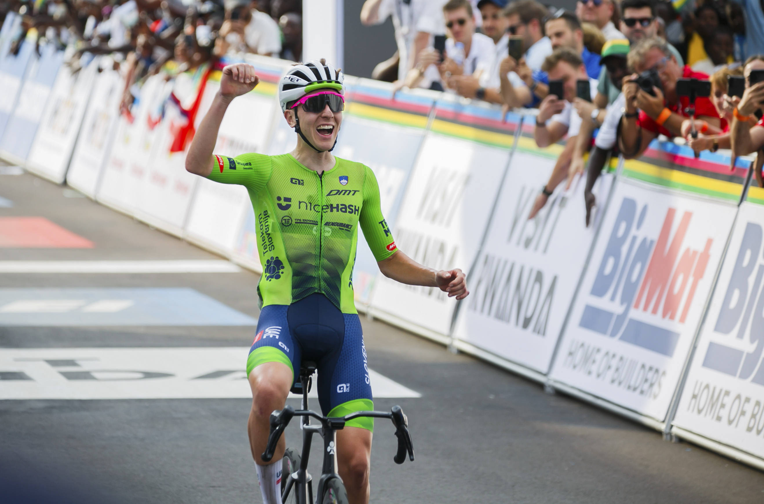 斯洛文尼亚选手在自行车比赛中获胜 斯洛文尼亚选手在自行车比赛中获胜