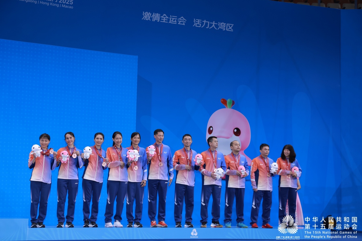 关于强势夺冠：羽毛球选手登顶领奖台的信息