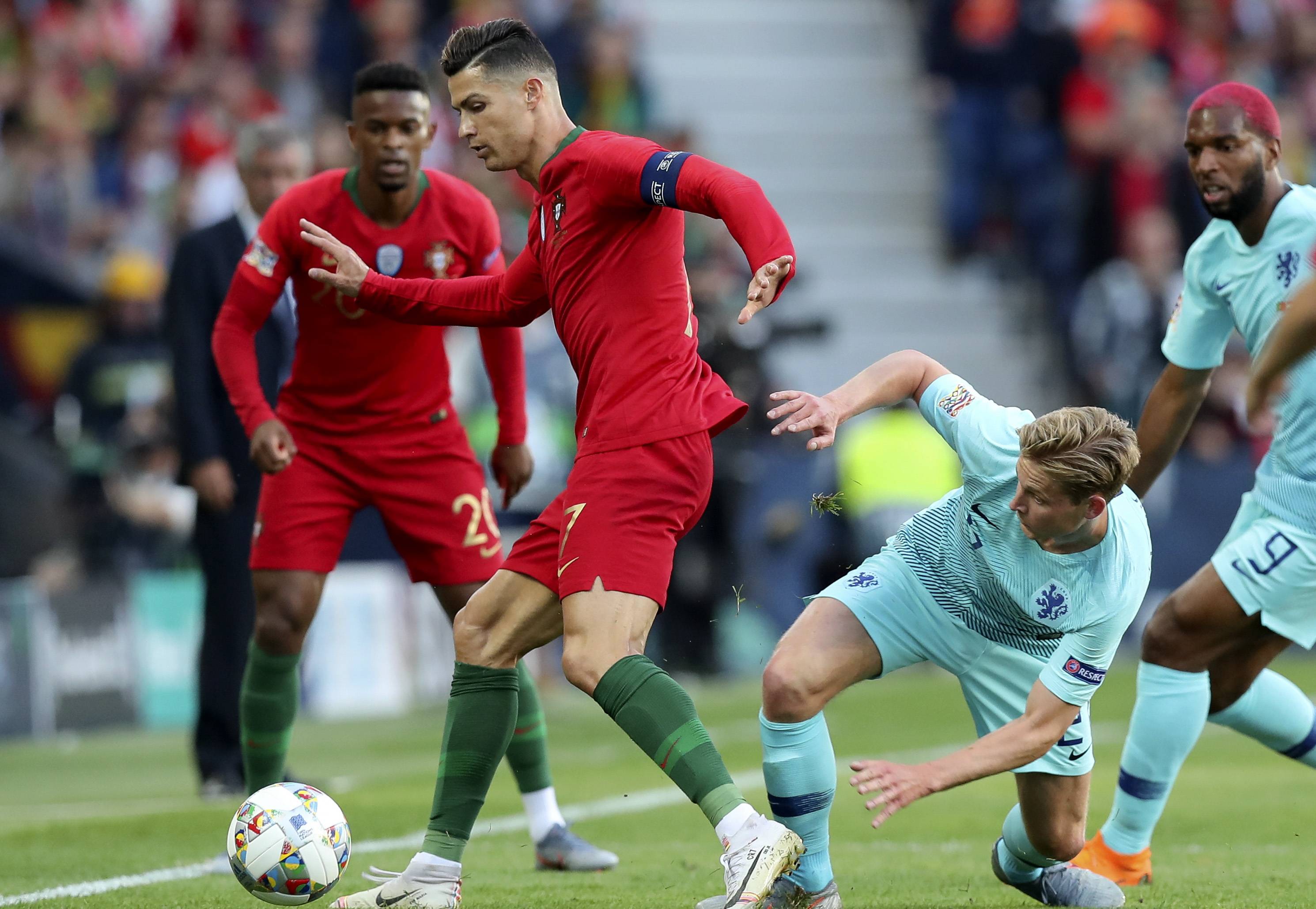 西班牙横扫瑞典，锁定欧预赛小组头名的简单介绍