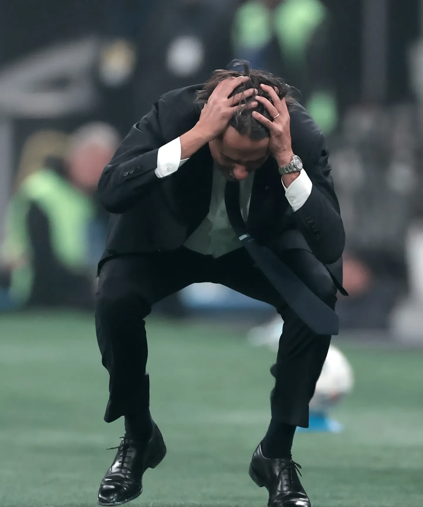 英格兰队意外出局,球迷黯然离去 英格兰队意外出局,球迷黯然离去