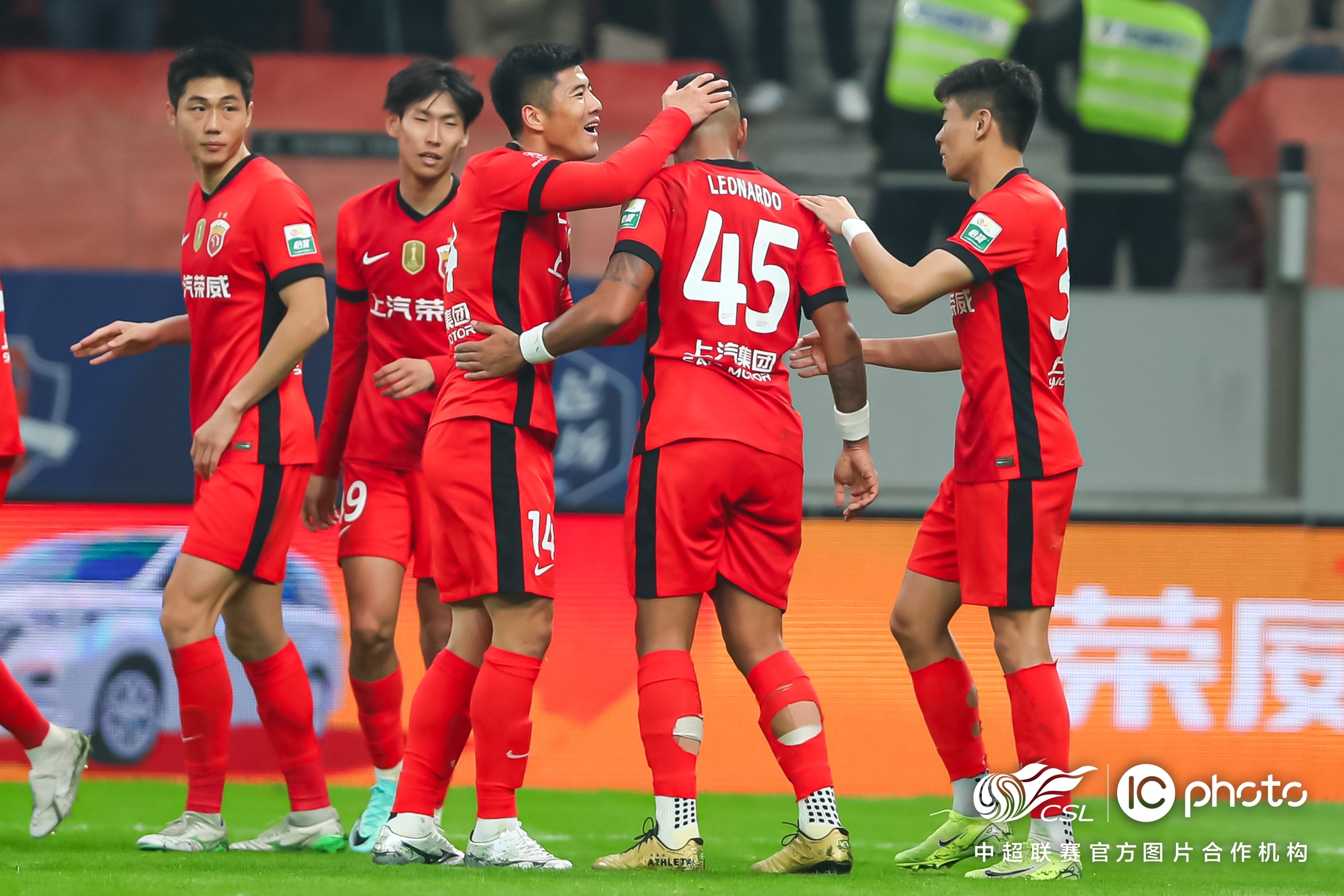 包含恒大转会：正式签约新援，球队再度壮大的词条