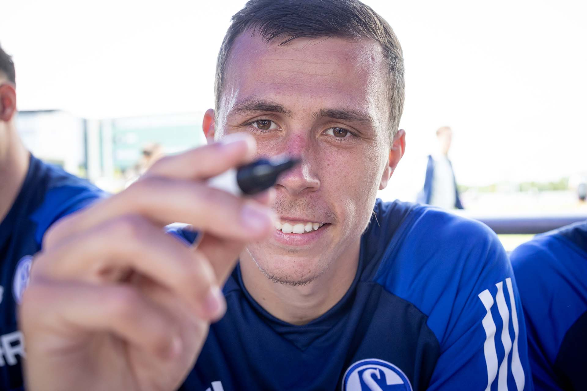 包含沙尔克球员健康问题愈发突出,主教练苦恼的词条 包含沙尔克球员健康问题愈发突出,主教练苦恼的词条