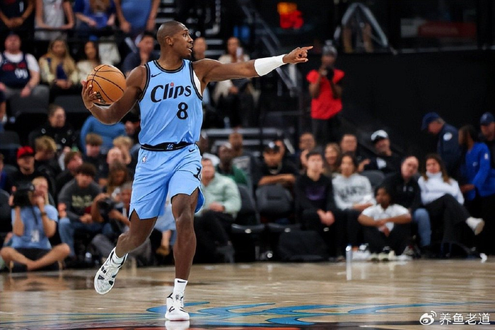 杜克斯特在后场的出色表现，南安普顿迎接阿什利的挑战的简单介绍