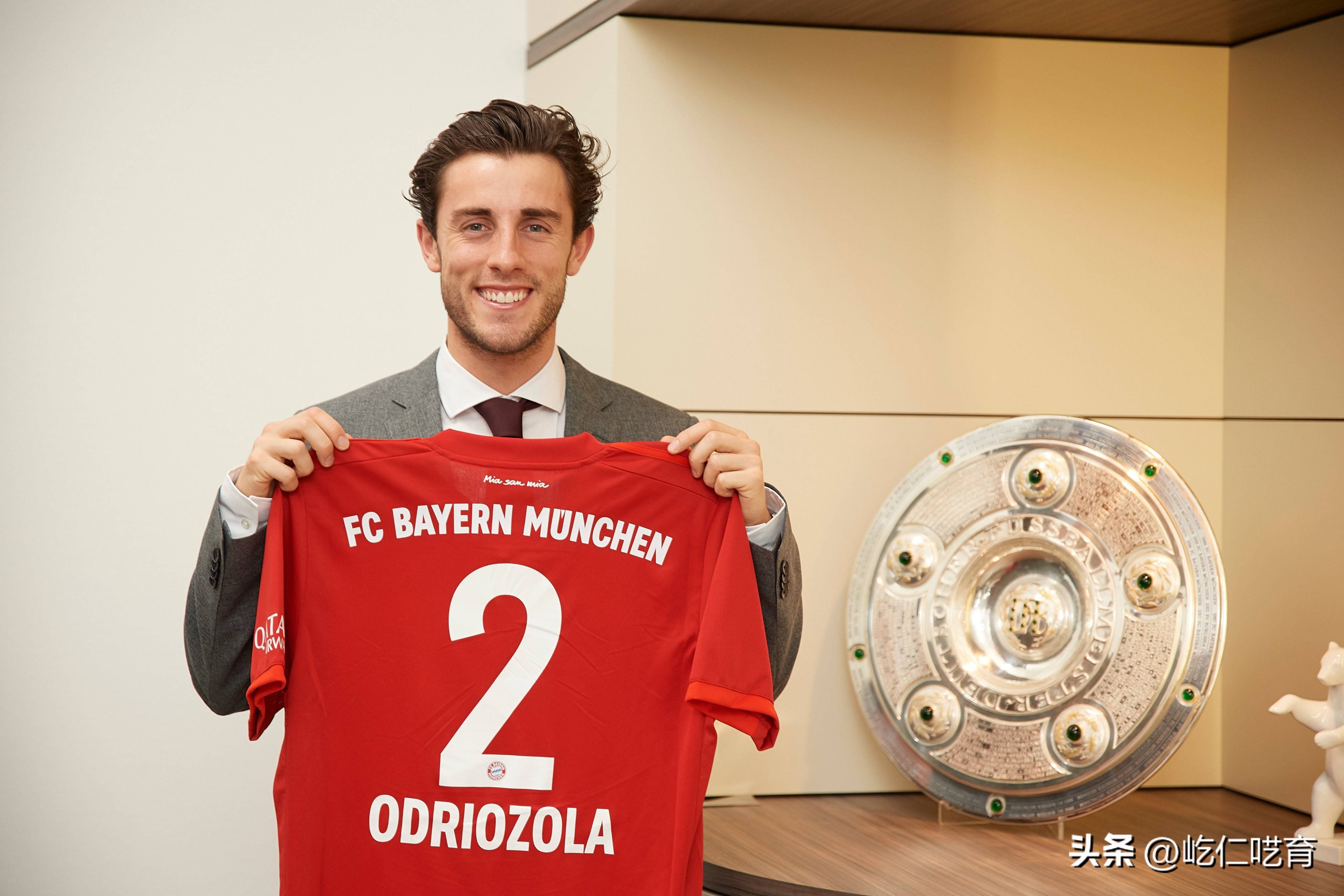 拜仁慕尼黑球员配合默契，成功施展进攻套路的简单介绍