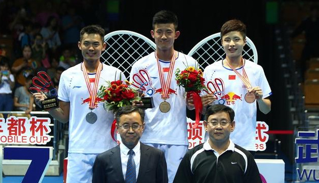 包含马来西亚羽毛球队完胜英格兰羽毛球队，谌龙统治全场的词条