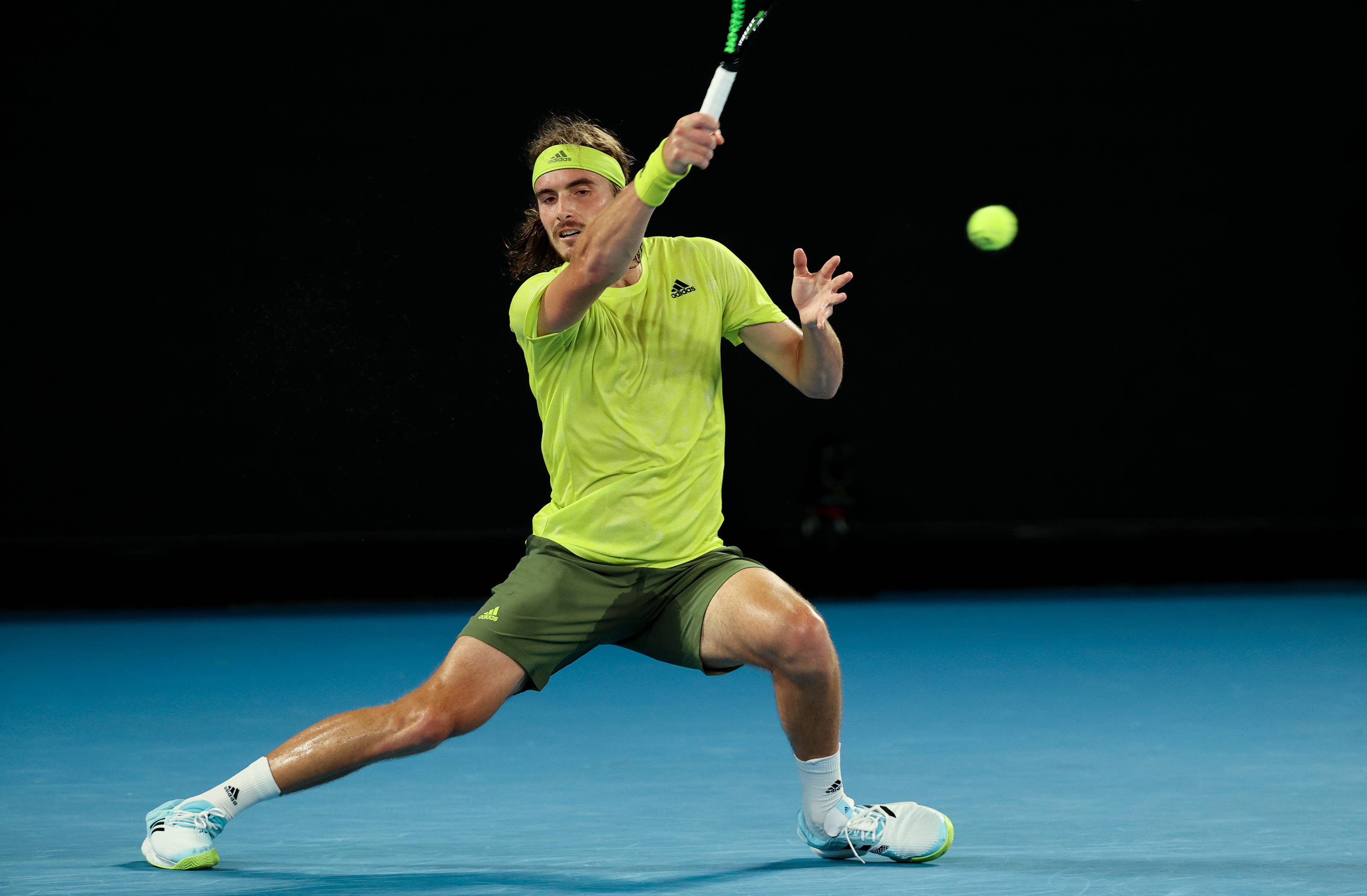 包含欧洲网球队翻盘英国网球队，西西帕斯打破历史纪录的词条