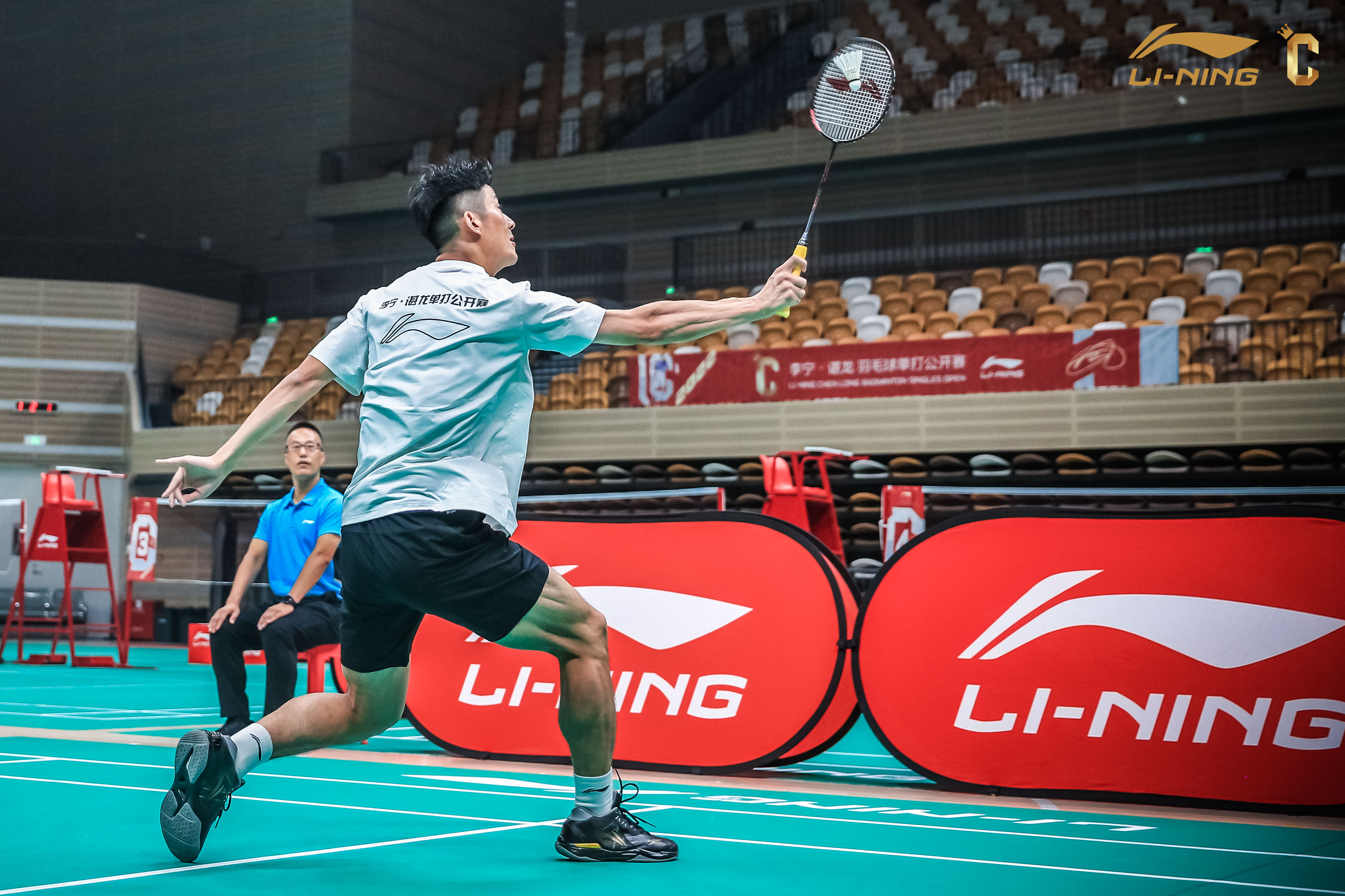 关于丹麦羽毛球队力克英格兰羽毛球队，谌龙送出助攻的信息