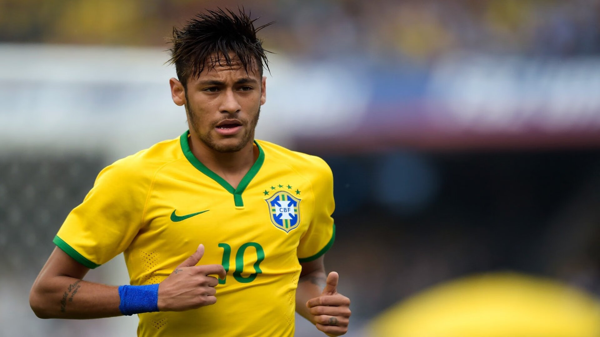 压力铸就传奇，卡马文加在阿尔及利亚与西班牙的绿茵对决中完成蜕变