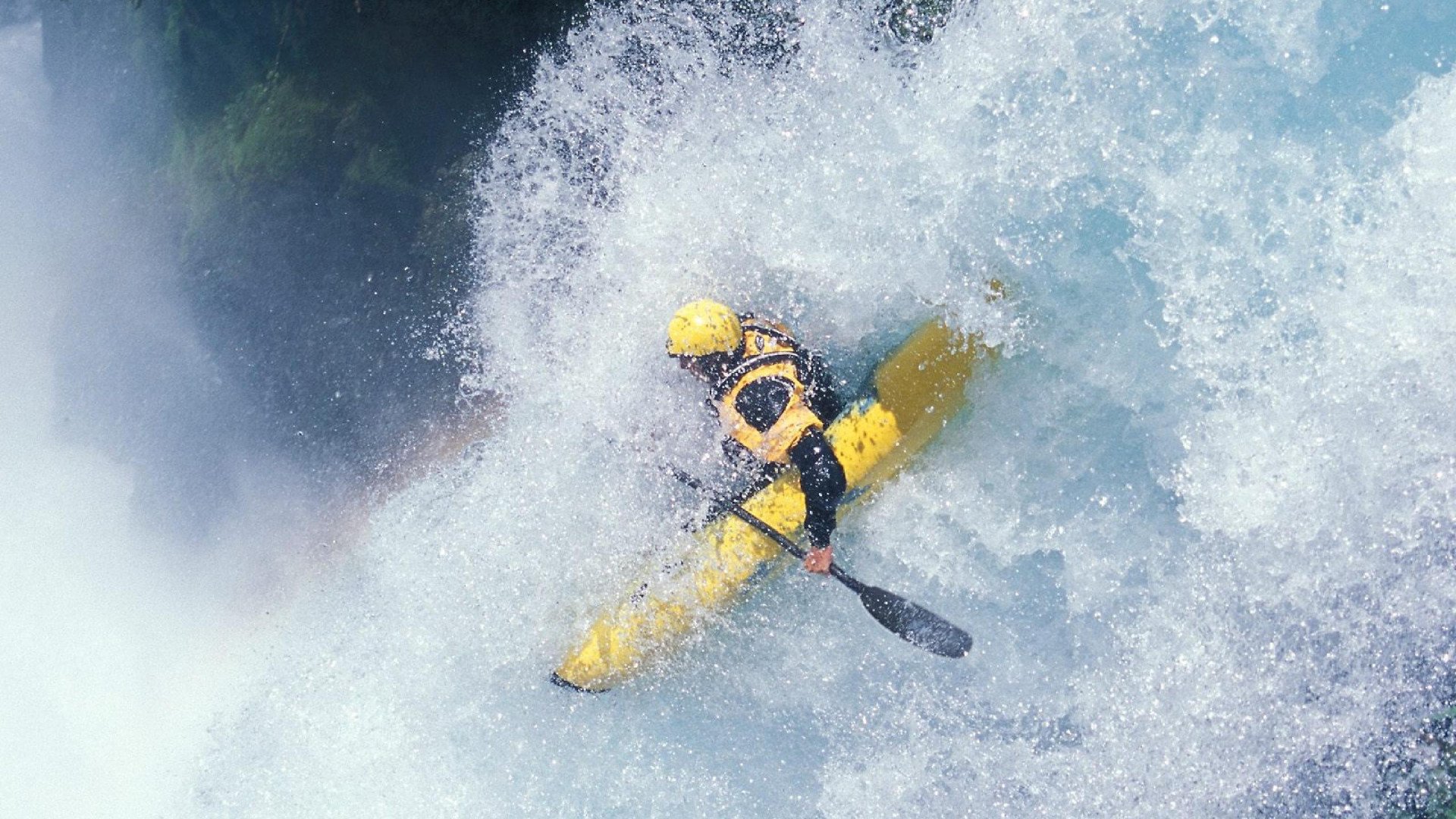 红牛绝境突围，汉密尔顿点燃赛场，一场技术与意志的终极对决